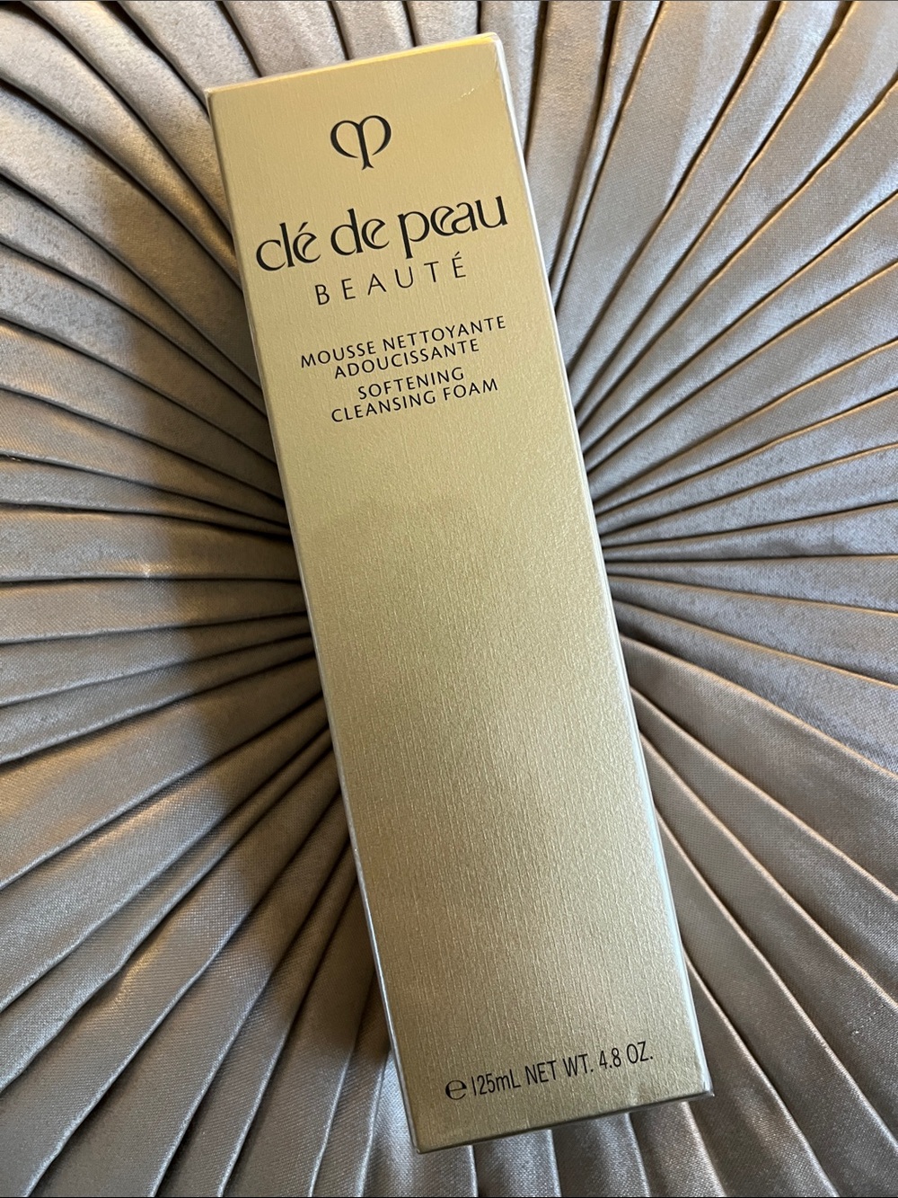 clé de peau Beauté Softening Cleansing Foam — Gold